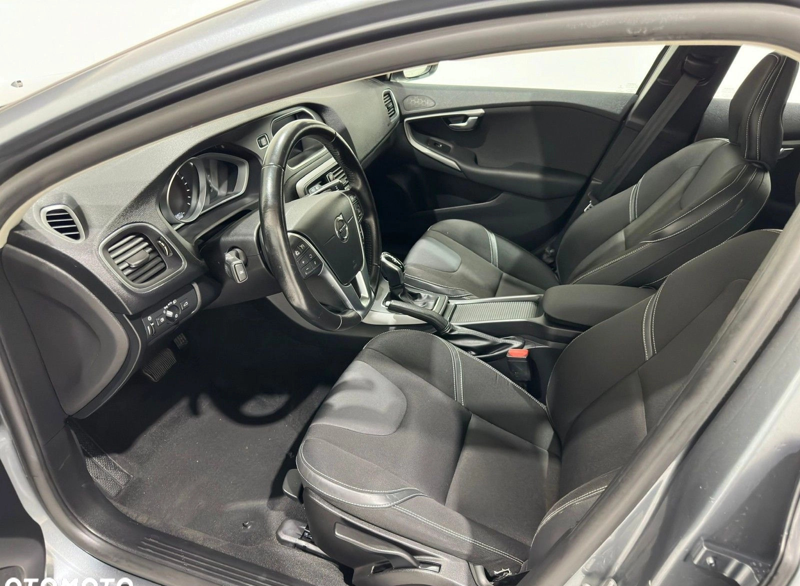 Volvo V40 cena 44900 przebieg: 72588, rok produkcji 2017 z Mrągowo małe 436